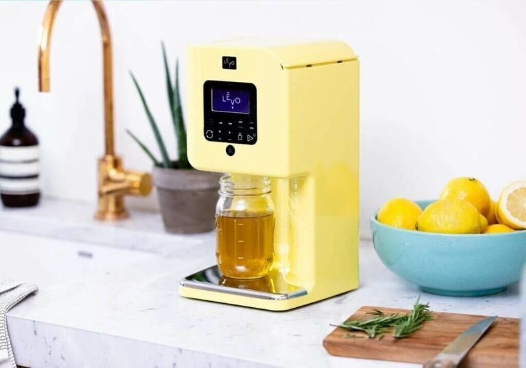 The LEVO II herb infuser in yellow