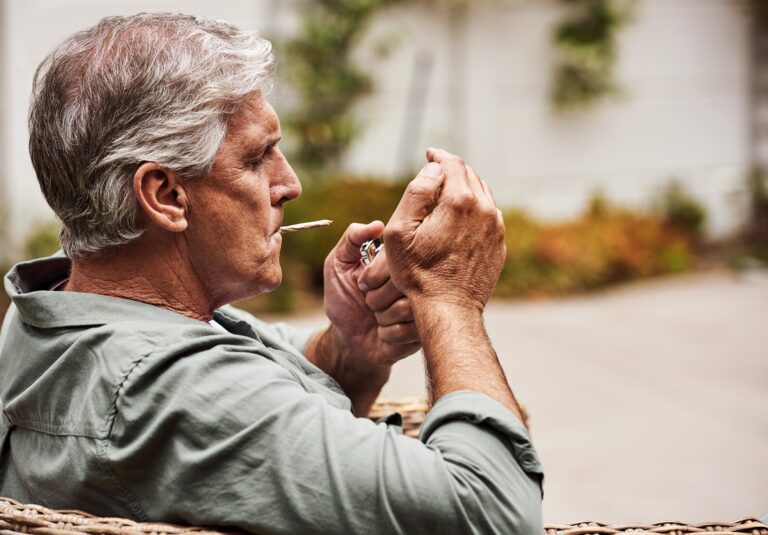 Research Breakthrough: Cannabis Therapy Helps Seniors Reduce Pain Medication Dependence