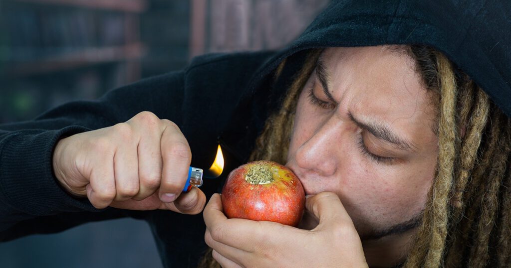 how-to-make-an-apple-pipe-tutorial